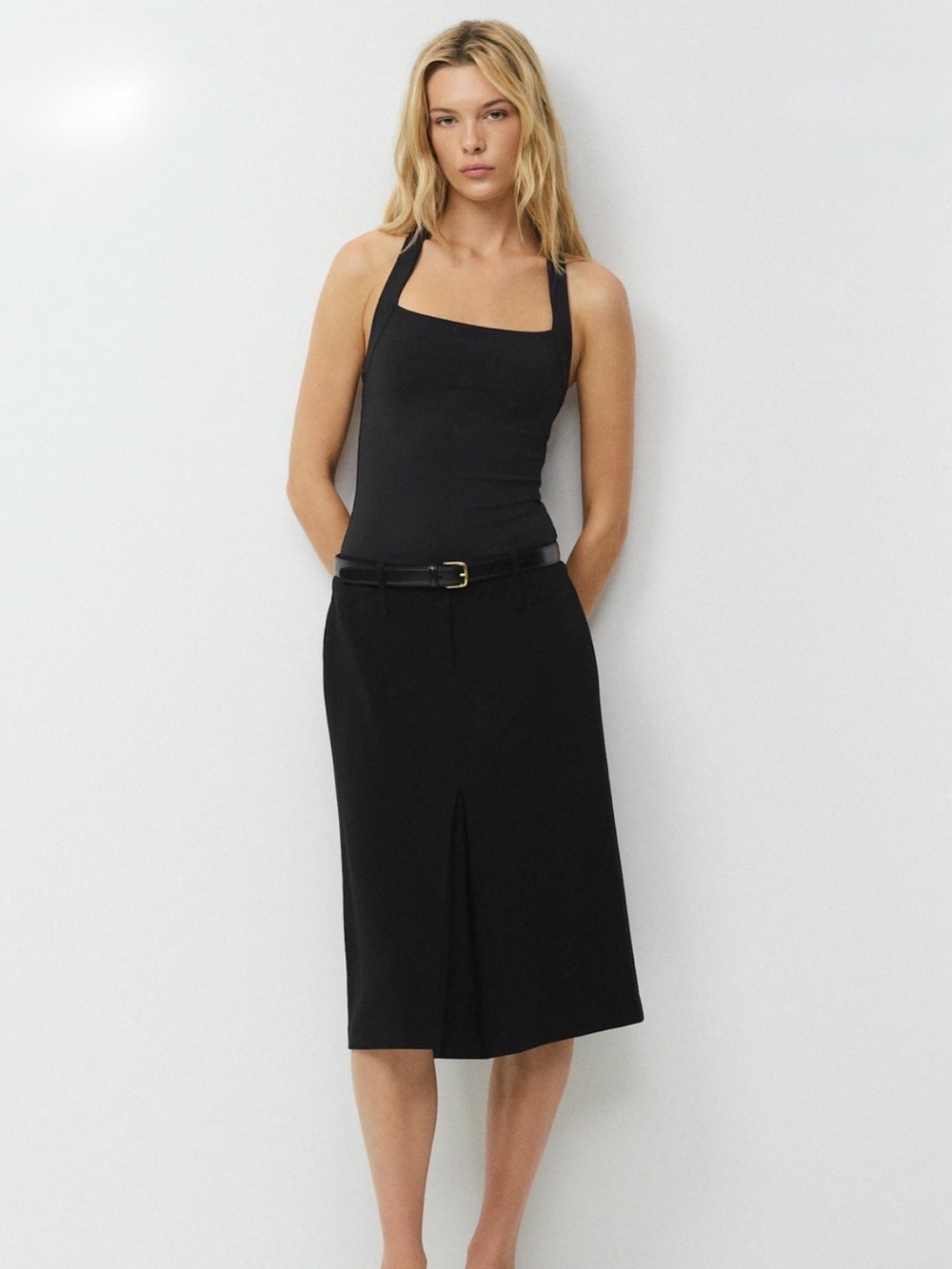 Aritzia Original Contour Optimum Halter Top